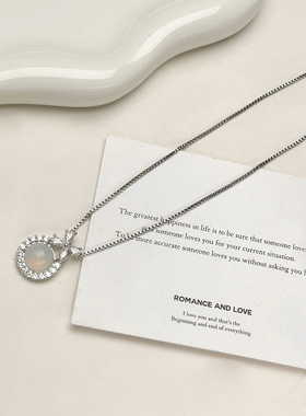 冰透白吊坠轻奢项链女设计感精致高级感小香风锁骨链时尚颈链配饰