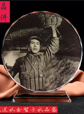 抗战英雄董存瑞画像礼品水晶摆件