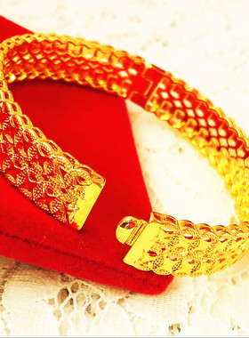 新款钱币沙金手镯子女宽五角硬币打造镂空铜钱纹仿真镀黄金首饰品