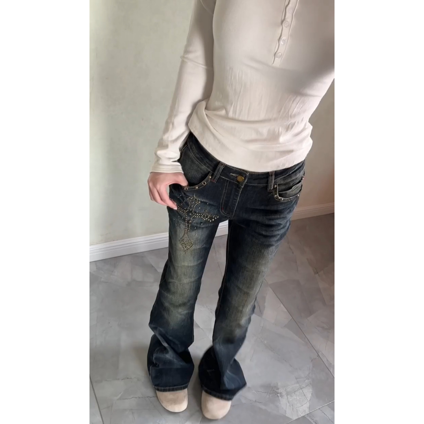 美式vibe复古水洗十字架铆钉微喇牛仔裤女2026春季新款直筒休闲裤,淘宝优惠券,粉丝福利购,淘宝优惠卷