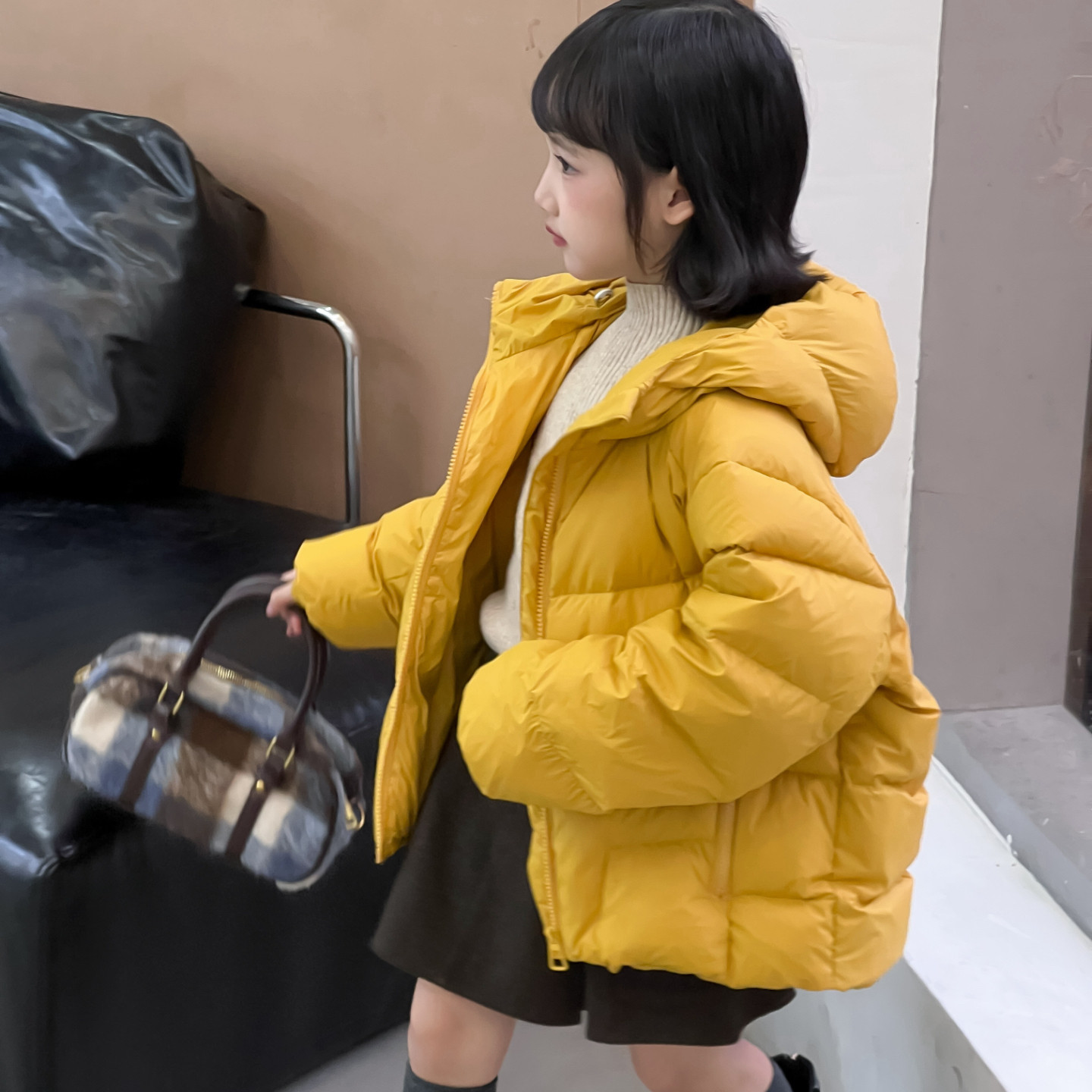 韩国童装羽绒服2025新款中大童90白鸭绒保暖连帽短款时尚外套潮冬