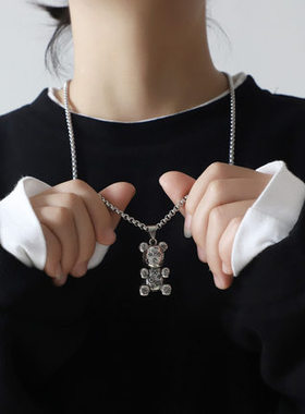 新款潮牌反战和平小熊项链男个性钛钢长款毛衣链女可爱活动暴力熊