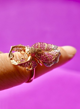 彩色钻石镶嵌粉红宝石镀18k玫瑰金女士时尚别致螳螂戒指