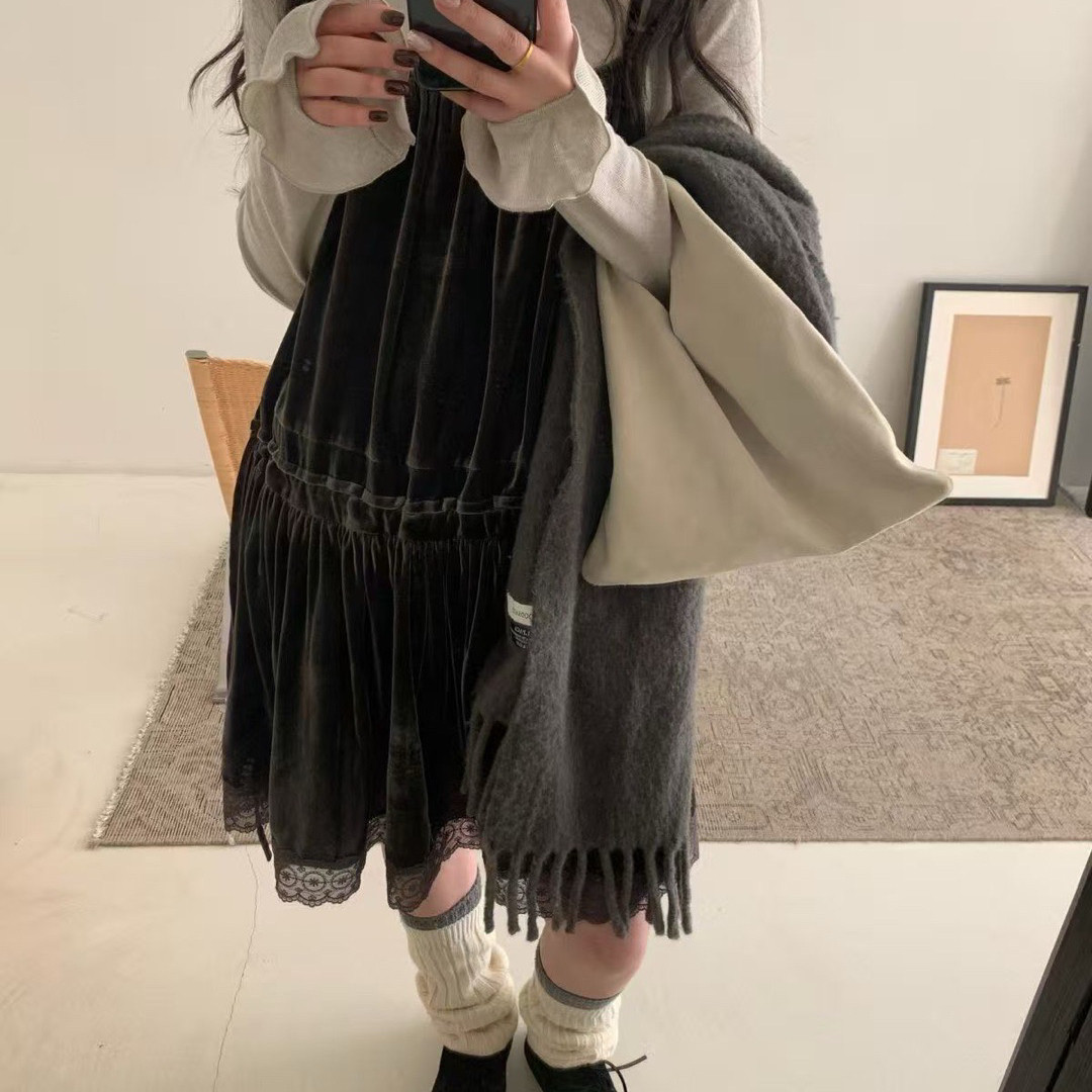 依爱裳-26年早春圆领极简长袖T恤+压褶拼接蕾丝吊带背心套装2797,淘宝优惠券,粉丝福利购,淘宝优惠卷