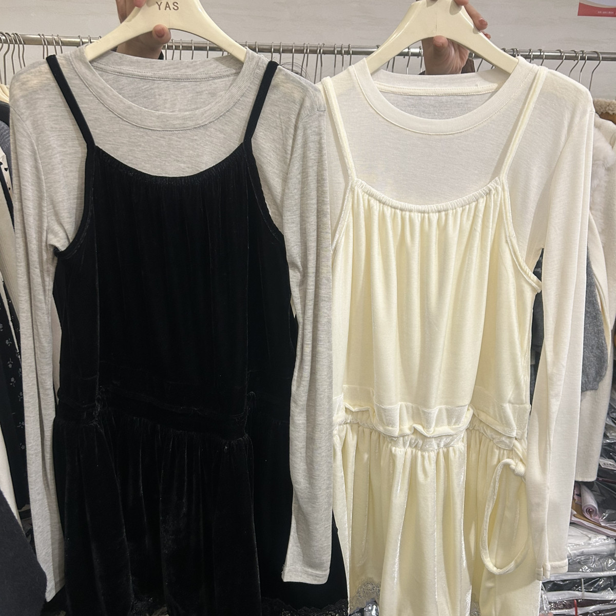 依爱裳-26年早春圆领极简长袖T恤+压褶拼接蕾丝吊带背心套装2797,淘宝优惠券,粉丝福利购,淘宝优惠卷