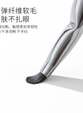 折角眼线刷下至卧蚕刷超细极细