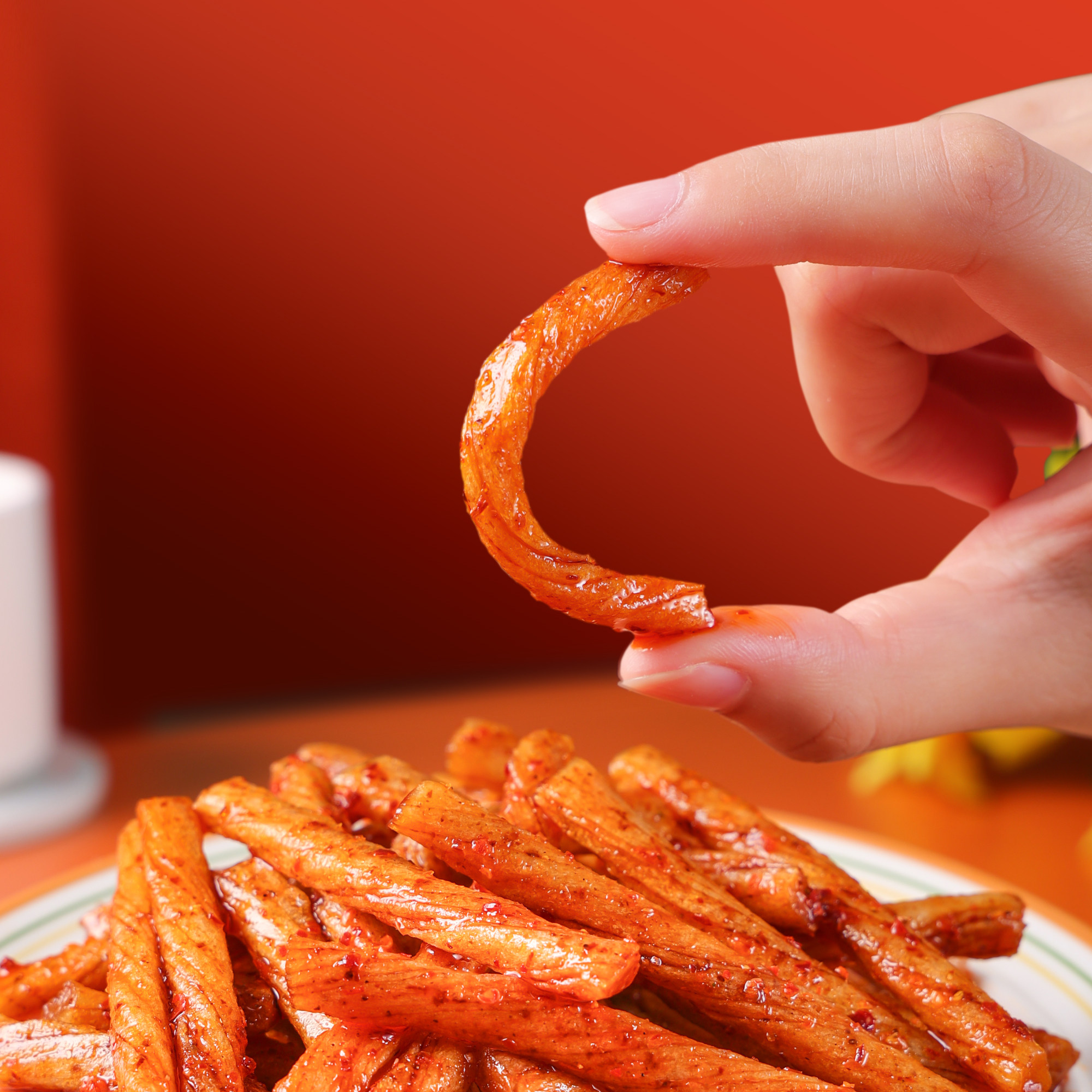 馋大嘴巴辣条儿时记忆小零食盐焗素鸡筋96gx2包麻辣面筋辣条袋装