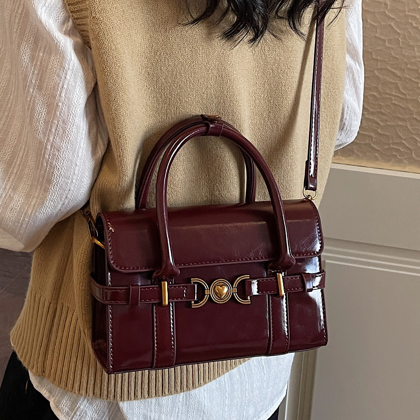 手提包包女式2025新款潮复古轻奢小众日常通勤百搭单肩斜挎小方包,淘宝优惠券,粉丝福利购,淘宝优惠卷