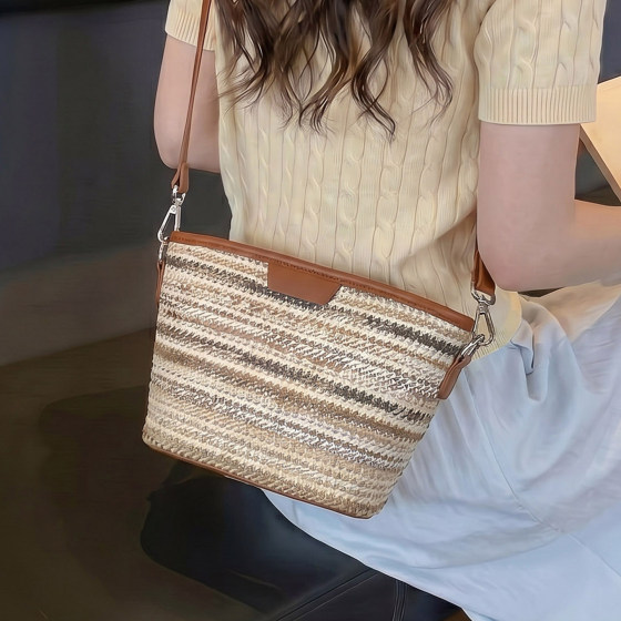 New casual and simple niche single shoulder crossbody bag