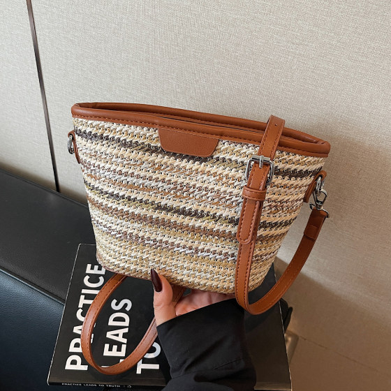 New casual and simple niche single shoulder crossbody bag