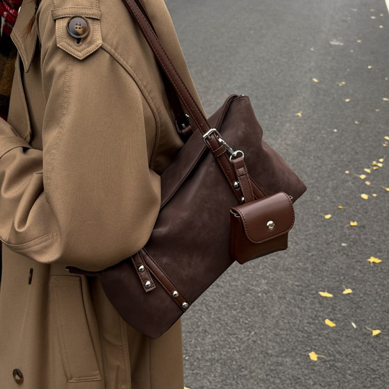 2025 new niche retro suede Boston bag