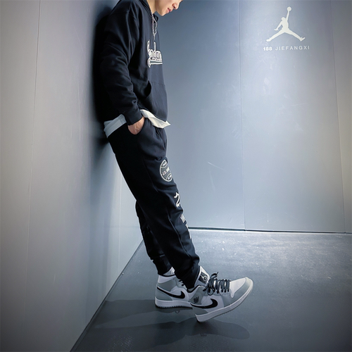 耐克NIKE奥莱正品男女运动休闲加绒保暖束脚长裤毛圈卫衣FN4620 - 图1