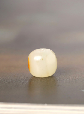 【已售勿拍】9mm白玉老型珠新疆和田玉籽料挂件顶珠红皮单珠散珠