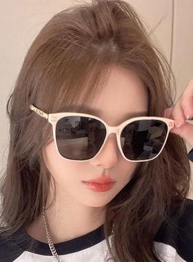 小香风格双C编织链条墨镜