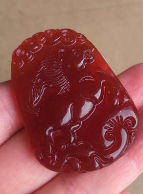 天然红玛瑙生肖马吊坠玉 男女如意马上来财 红色马龙年吉祥送证书