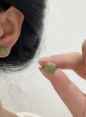 莫兰迪色系小方糖银针耳钉女简约小众设计感气质耳环小巧百搭耳饰