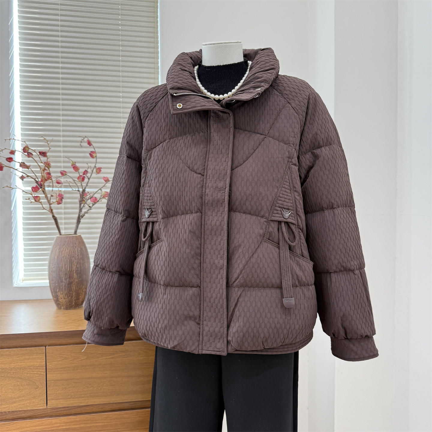 中老年羽绒服女2025新款冬装中年妈妈短款连帽加厚白鸭绒防寒外套,淘宝优惠券,粉丝福利购,淘宝优惠卷