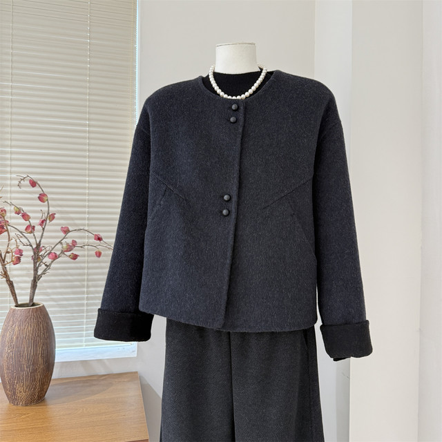 Middle-aged mother's autumn and winter woolen coat