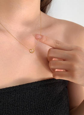 岚屿法式简约碱水面包吊坠项链