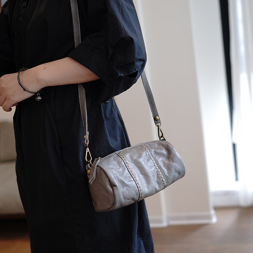 鹿小姐手工制水洗植鞣牛皮复古洋气铆钉枕头包真皮百搭单肩斜挎包 - 图2