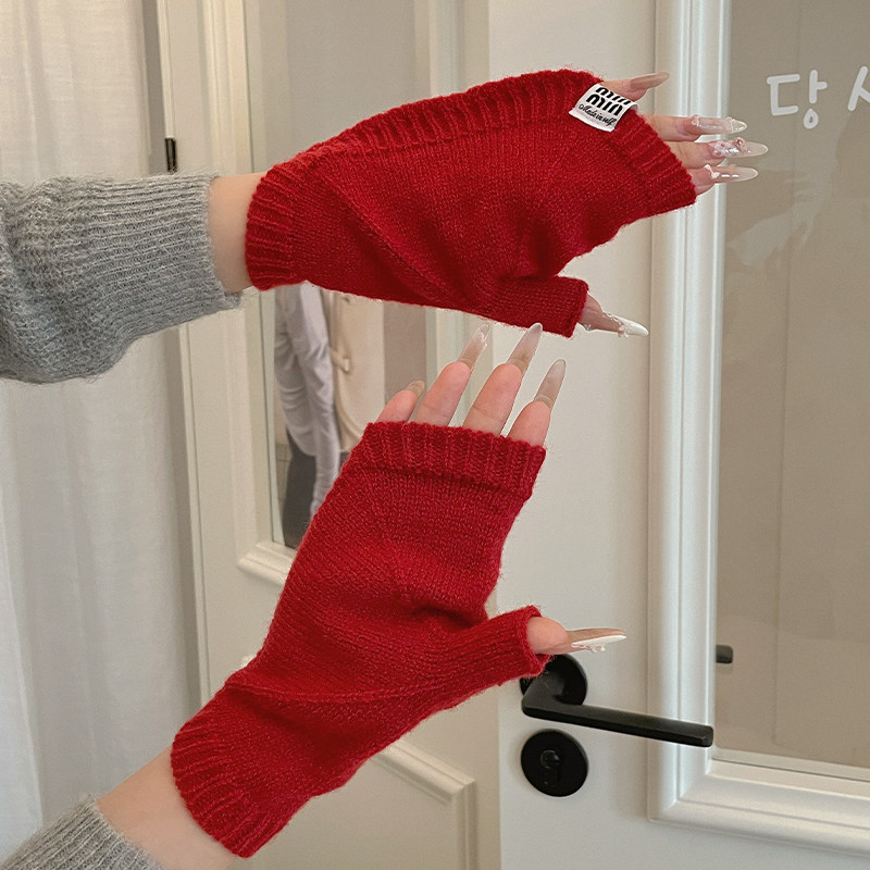 这个冬天反复爱上的手套！小众有设计感~高级感满满！保暖又好看~