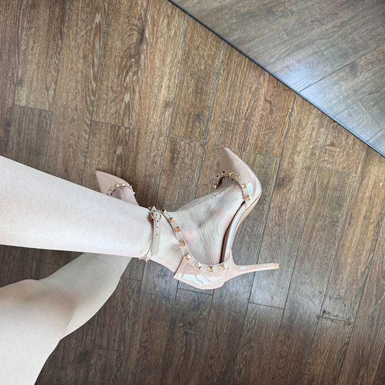 Beautiful new rivet high heels