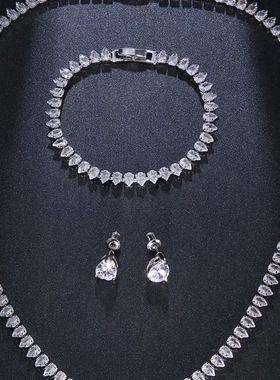 法式轻奢优雅镶钻银色简约方糖锆石耳钉女气质简约高级感银针耳饰