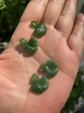 天然和田玉小众碧玉银杏叶女耳饰