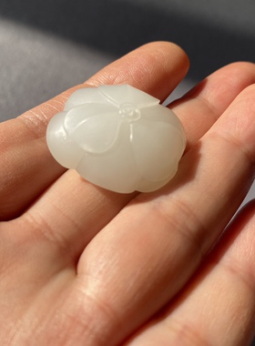 天然和田玉莲花莲蓬吊坠