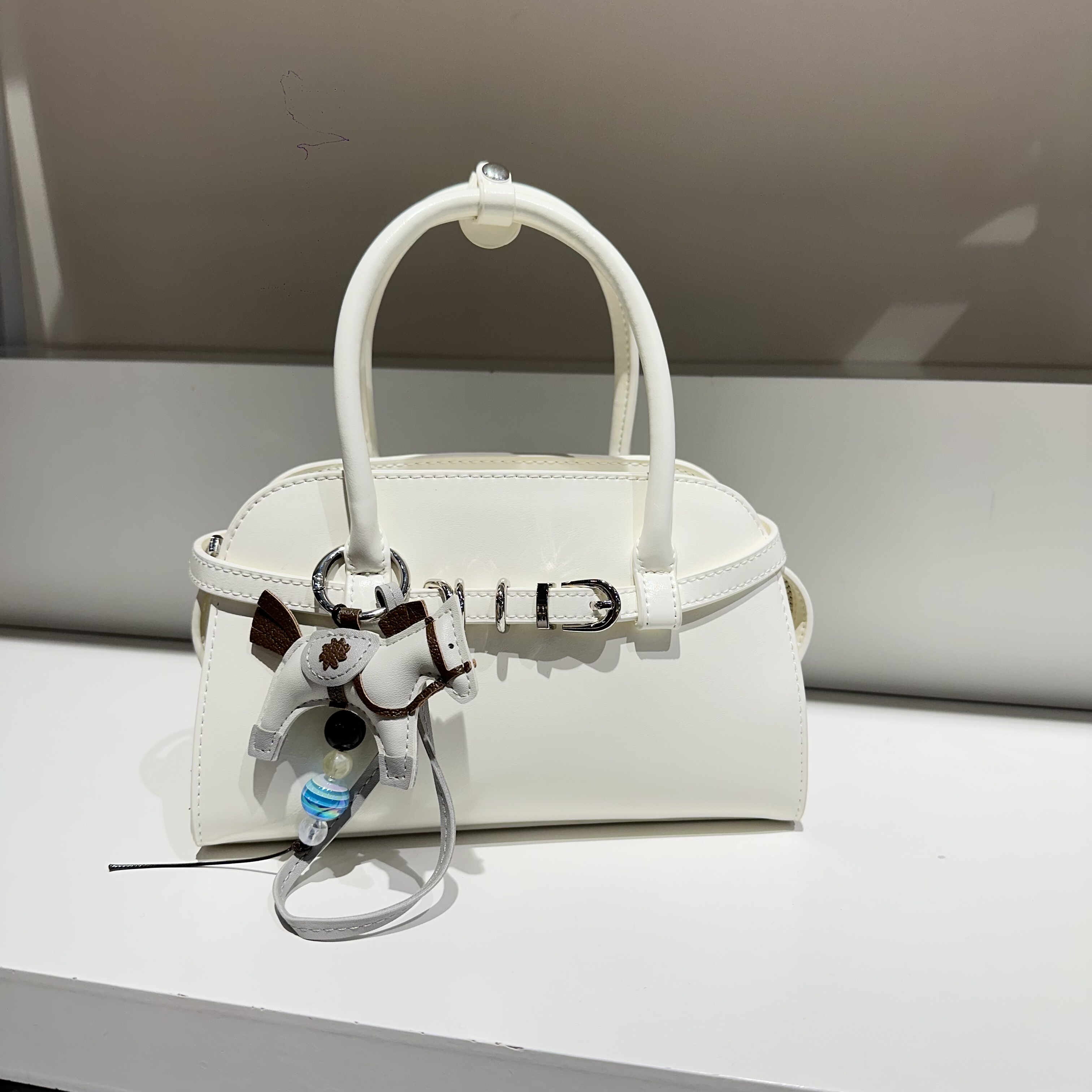 皮带装饰定型新款复古休闲慵懒风手提贝壳包斜挎实用百搭女包洋气,淘宝优惠券,粉丝福利购,淘宝优惠卷