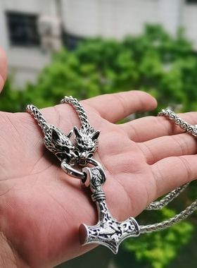 不锈钢吊坠复古克苏鲁豹子头个性简约嘻哈蛇形链条双头狼龙骨