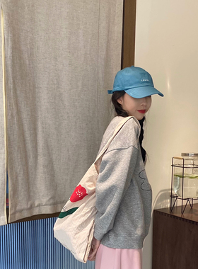 显白湖蓝色小字母软顶街头鸭舌帽