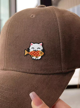 精致日系可爱小猫吃鱼胸针
