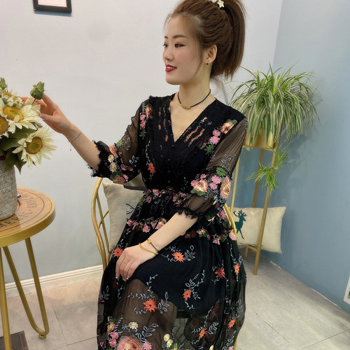 桑蚕丝连衣裙女气质大码收腰显瘦别致高级感黑色真丝刺绣花a字裙 - 图0