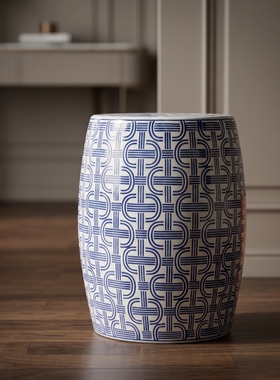 新中式陶瓷鼓形蓝花纹摆件