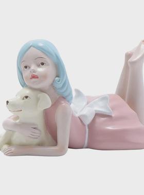 北欧女孩抱ins风树脂工艺品女生房间样板间狗软装家居装饰品摆件