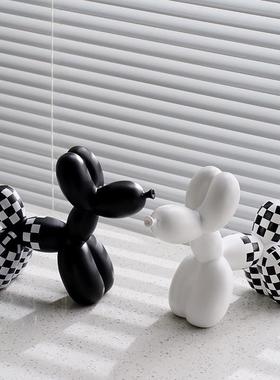 热销跨境几何黑白棋盘格电视柜狗摆件工艺品轻奢家居客厅桌面气球