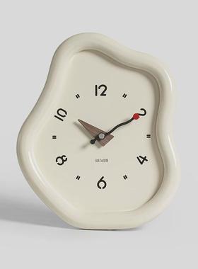 奶油风家居客厅台式时钟新款桌面摆件电视柜座钟装饰玄关