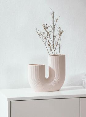现货北欧创意简约U型条纹陶瓷花瓶花插大口径客厅ins风高颜值摆件