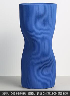 博西家居克莱因蓝不规则直筒陶瓷花瓶样板间莫兰迪花器饰品软装