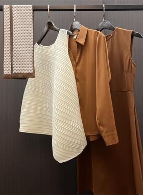 样板房衣帽间衣柜衣服女士连衣裙组合套装陈列鞋子包道具软装摆件