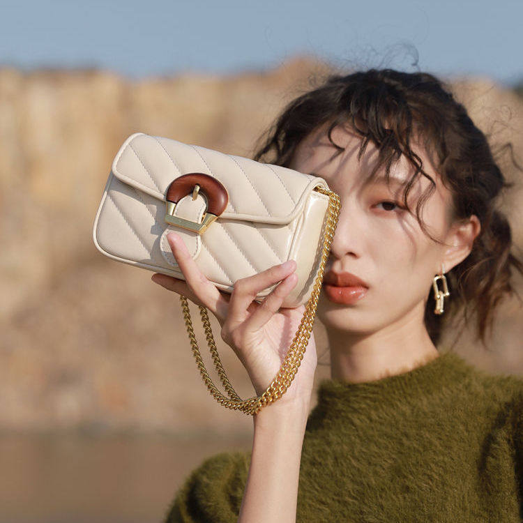 小香风绣线链条质感斜挎迷你小包包2025新款小众百搭单肩小方包女,淘宝优惠券,粉丝福利购,淘宝优惠卷