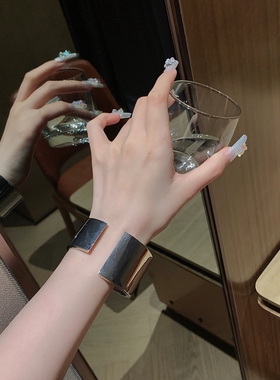 小众设计感不对称金属宽边开口手镯女ins冷淡风网红手环高级臂环
