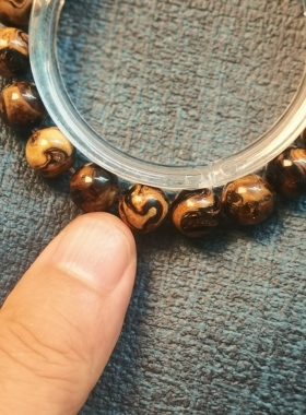 海柳手串:1.0圆珠，15.1克。编号C899。