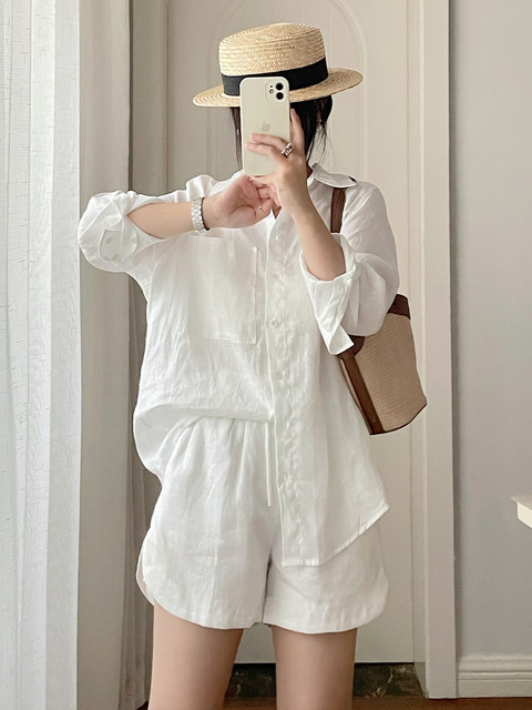 ເສື້ອຍືດຍາວສີຂາວ linen ສອງສິ້ນ