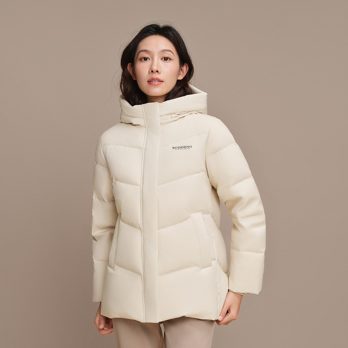 波司登2025冬新款羽绒服女短款连帽加厚保暖气质妈妈款