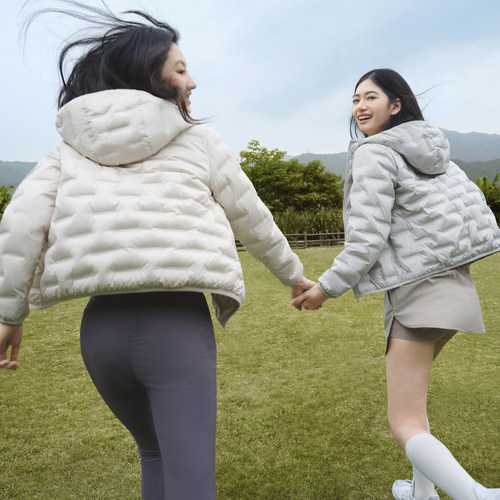 波司登羽绒服女冬季新款连帽轻薄短款轻暖鹅绒压胶舒适羽绒服外套 - 图3