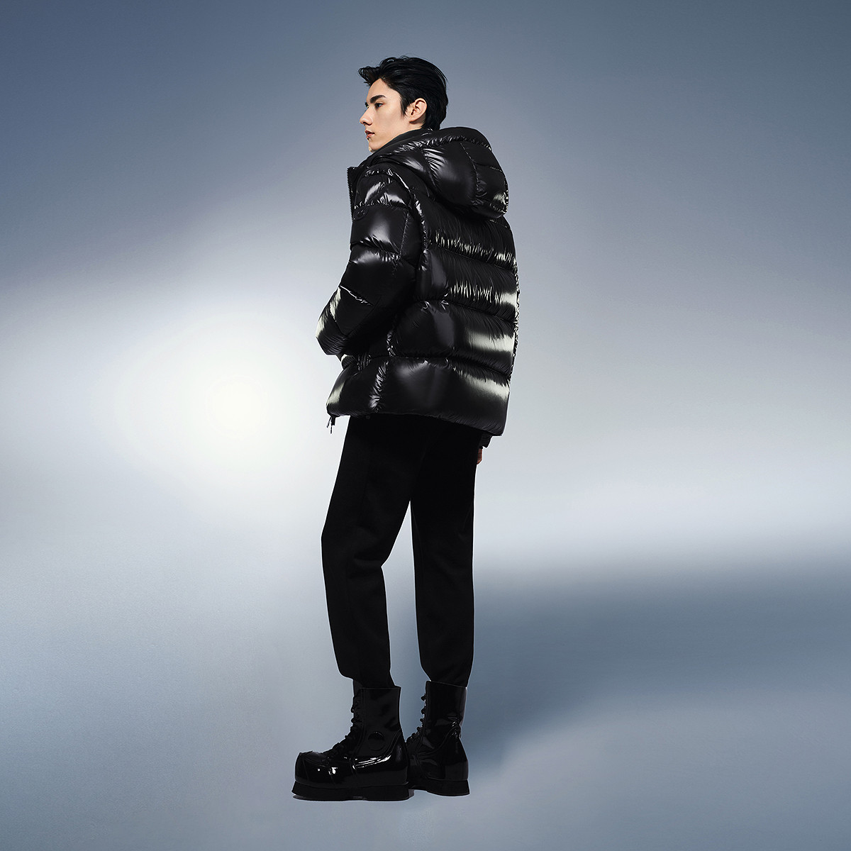 波司登冬季新品鹅绒羽绒服男短款蓄热时尚泡芙情侣面包服潮流外套