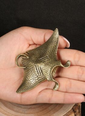 黄铜魔鬼鱼桌面小摆件纯铜鱼类海洋生物鳐鱼蝠鲼古铜茶宠车宠物