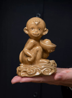 土黄色陶瓷猴生肖吉祥物摆件